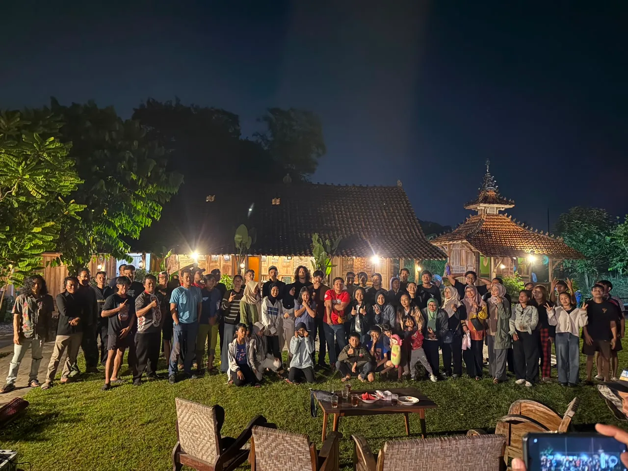 Suasana nonton bareng komunitas panjat tebing FPTI Sleman